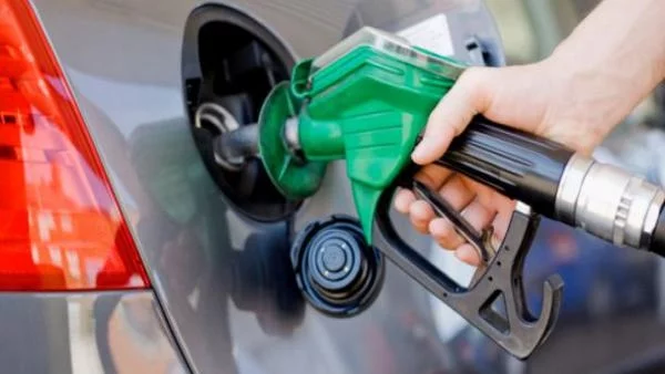 Не ни е скъп бензинът, джобът ни е плитък