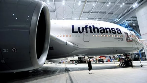 Луфтханза освобождава половината си администрация
