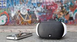 Компактна озвучителна система за смартфони пуснаха у нас