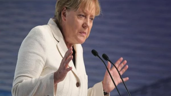 Меркел: Чакам Оланд с отворени обятия