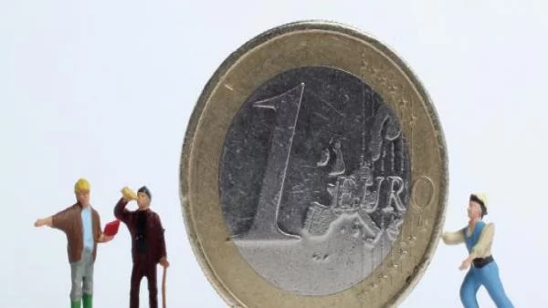 И ЕЦБ заговори за излизане на Гърция от еврозоната
