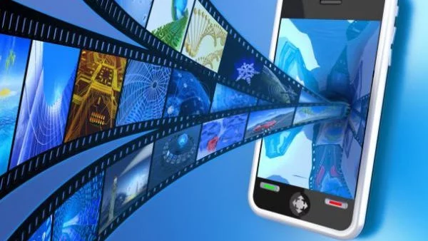 Спад в продажбите на мобилни, бум на пазара на смартфони