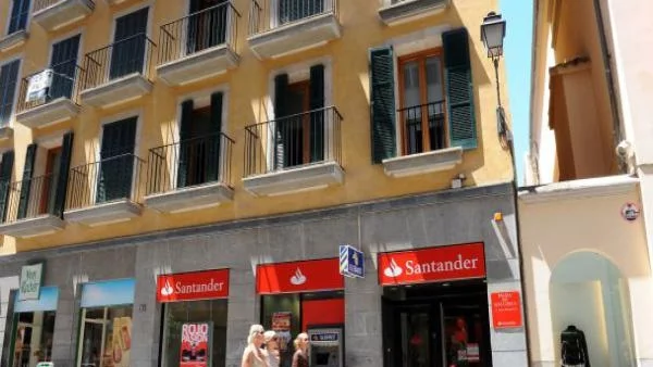 Мудис понижи рейтингите на 16 испански банки 