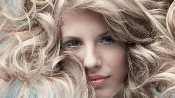 Как да си направим небрежни къдрици (видео)