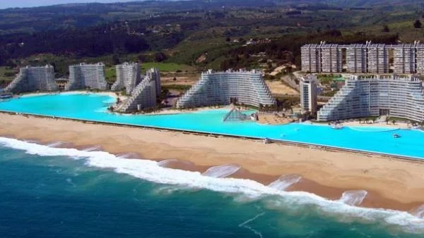 Най-големият плувен басейн