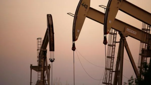 Петролът поевтиня до 83,48 долара за барел