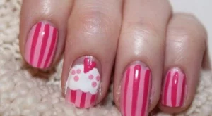 Как да си направим сладък маникюр с кексче (видео)