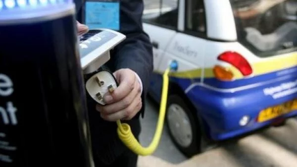 Откриха първата зарядна станция за електромобили извън столицата