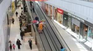 Нашествието на западните модни вериги сви оборотите