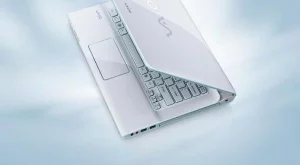 Стилен лаптоп с цветни акценти