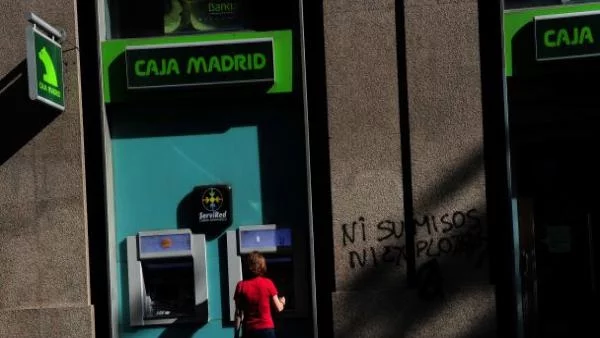 Фич понижи рейтингите на нови 18 испански банки