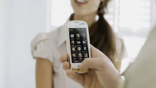 Мудис понижи рейтинга на Нокиа до "боклук"