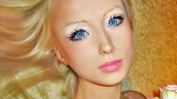 За идеала Барби и пластичните операции