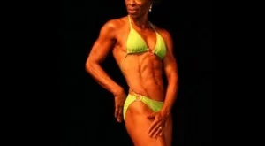 64-годишна баба трупа победи по бодибилдинг (видео)