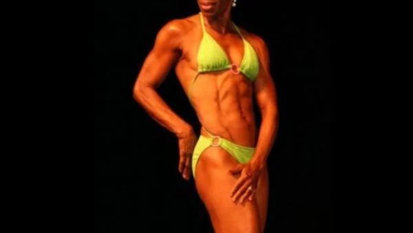 64-годишна баба трупа победи по бодибилдинг (видео)