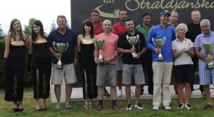 Ценители на стилните напитки и голфа се срещнаха в любителски турнир

 