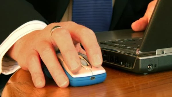 БФБ последва символично ръстовете зад граница