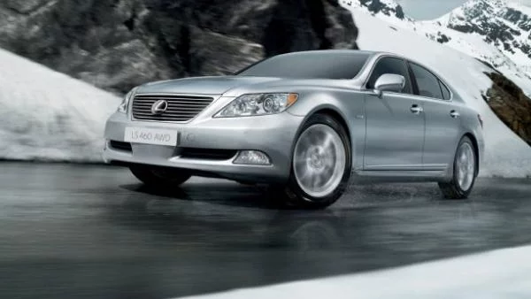 Тойота изтегля хиляди коли в САЩ