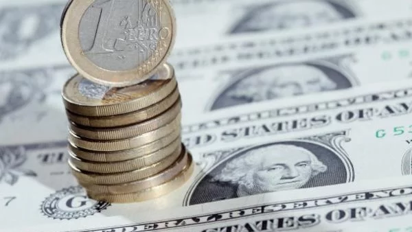 Украинците купуват долари като бесни 