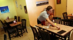 "Индипендънт": Пуснете имигрантите, ще намалят дефицита с милиони