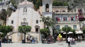 Италия разпродава публични активи, за да намали дълга си