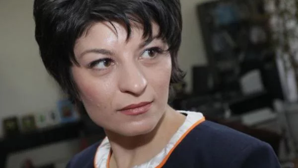 Атанасова: Сваляме надценката на лекарствата въпреки протестите