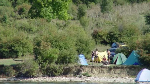 Браншът иска правила за къмпингуване