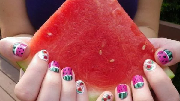 Направи си маникюр с диня (видео)