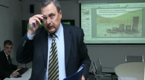 2012/08/06/0426143001380576371