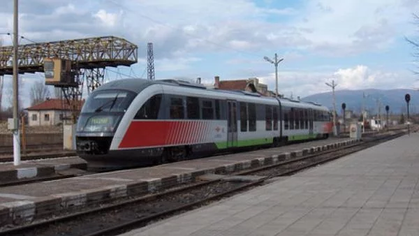 С 10% скачат билетите за влак от догодина