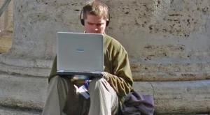 Фейсбук пусна първата си хазартна игра с реални пари