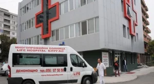 Вдигат заплатите на лекарите и мед. сестри