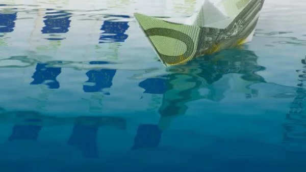 Подновените опасения за бъдещето на Гърция натежаха на еврото