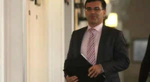 2012/08/15/0046223001380575935