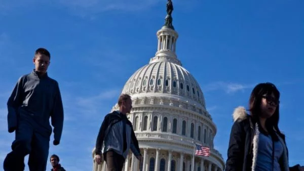 САЩ легализират имигрантите си