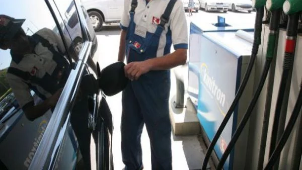 Българите плачат най-силно, докато пълнят резервоара