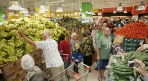 Карфур предвижда значителни съкращения