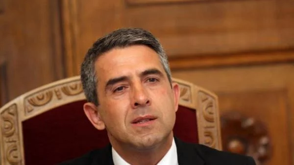 Плевнелиев изпрати съболезнователно писмо до Уго Чавес 