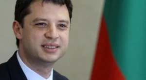 2012/08/27/0701138001380575402