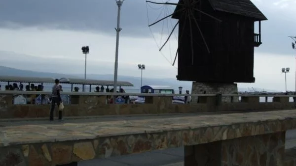 Кой оцапа Несебър?