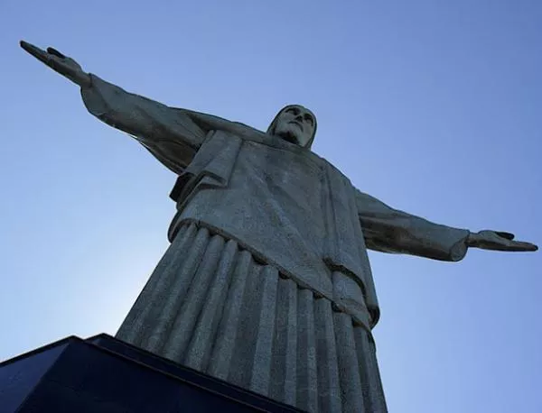 Поставят в Париж копие на статуятата Христос от Рио