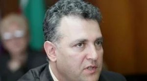 2012/08/29/0395521001380575291