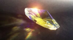 Притча: Пукнатина в елмаза