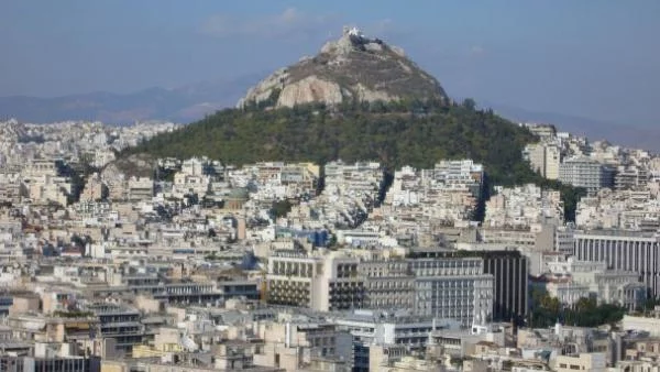 Икономически зони с български заплати спасяват Гърция