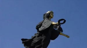 2012/08/31/0636080001380575160