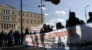 Гърците възобновиха протестите