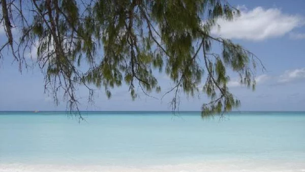 Гърция пуска под аренда 40 острова 