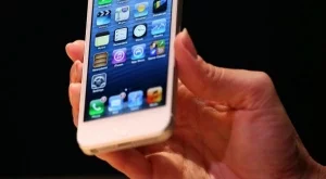 Епъл представи iPhone 5
