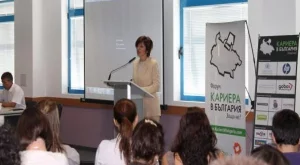 Безуханова към младите: Приемете България за кауза