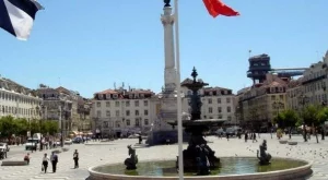 Португалия отстъпи - няма да намалява заплатите